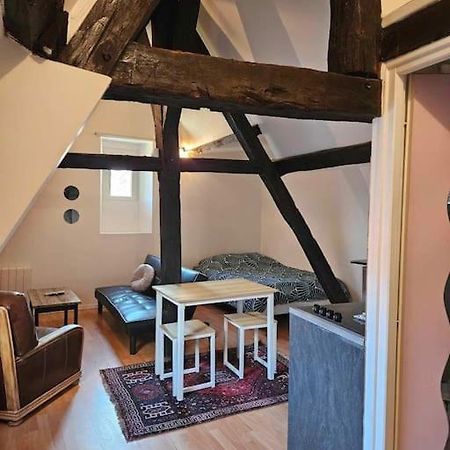 Апартаменты Le Petit Medieval Монлюсон Экстерьер фото